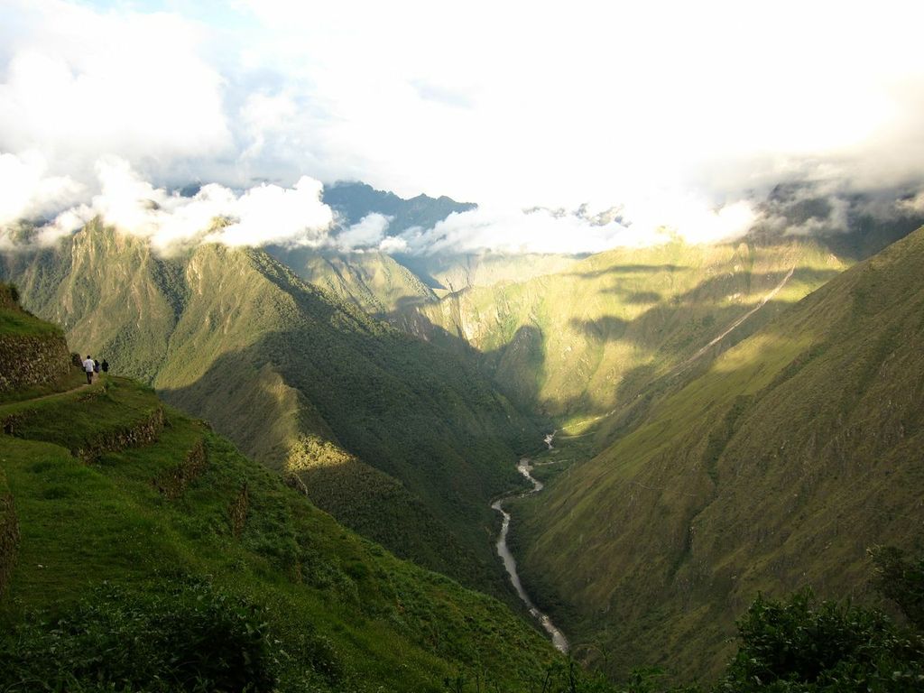 Looking down from Wiñay Wayna